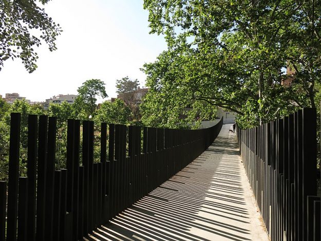 800px-172_Passarel·la_del_parc_de_Vallparadís_(Terrassa)